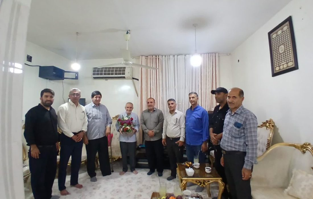 دیدار جمعی از اعضای هیئت فرهنگی مذهبی عاشقان ولایت مسجد حضرت امام حسین(ع) و پایگاه قدس با آزاده هشت سال دفاع مقدس