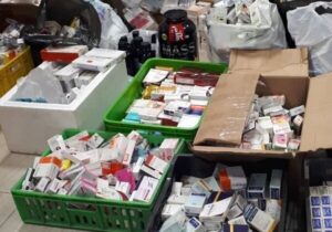 کشف محموله ۱۳ میلیارد ریالی مکمل‌ها و داروهای قاچاق در آبادان