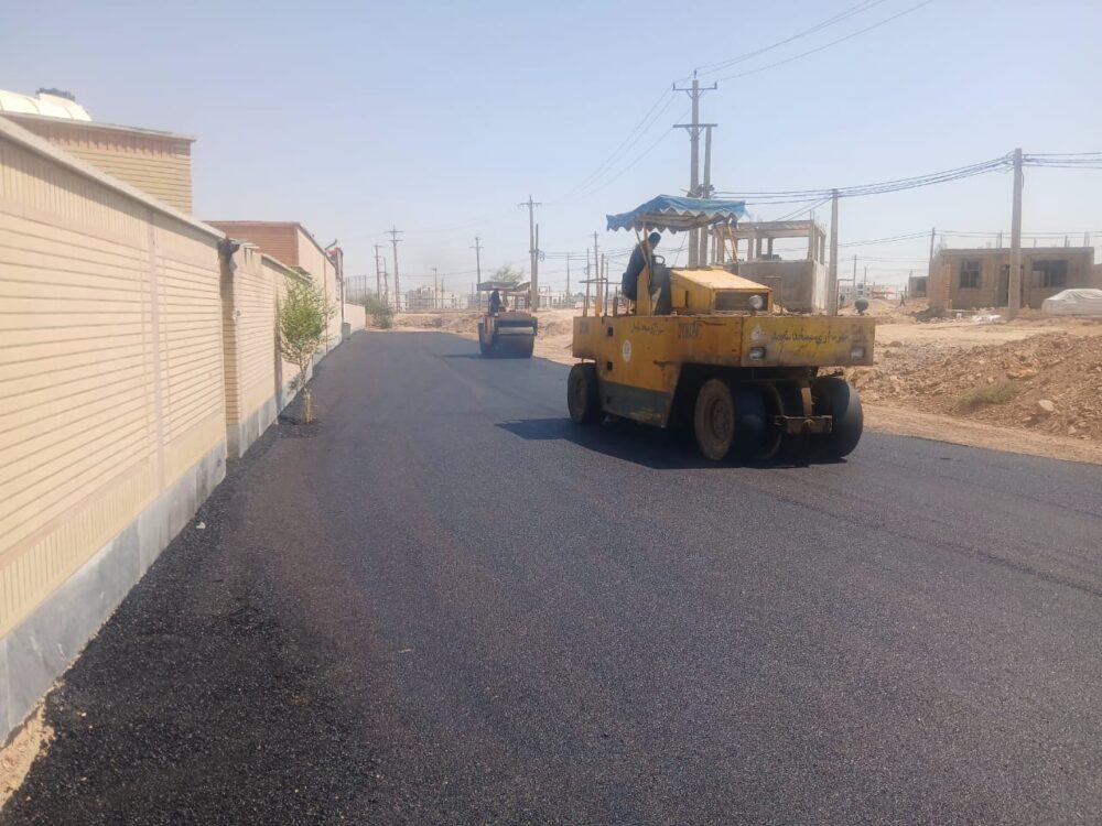 آسفالت ورودی مدرسه شهدای معرف انجام شد