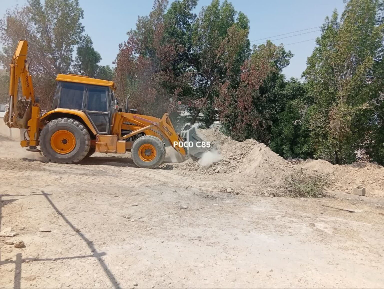 پاکسازی معابر و رفع جلوه‌های نامطلوب شهری در کلگه و سی‌برنج در راستای بهبود سیمای شهری و ارتقای سطح